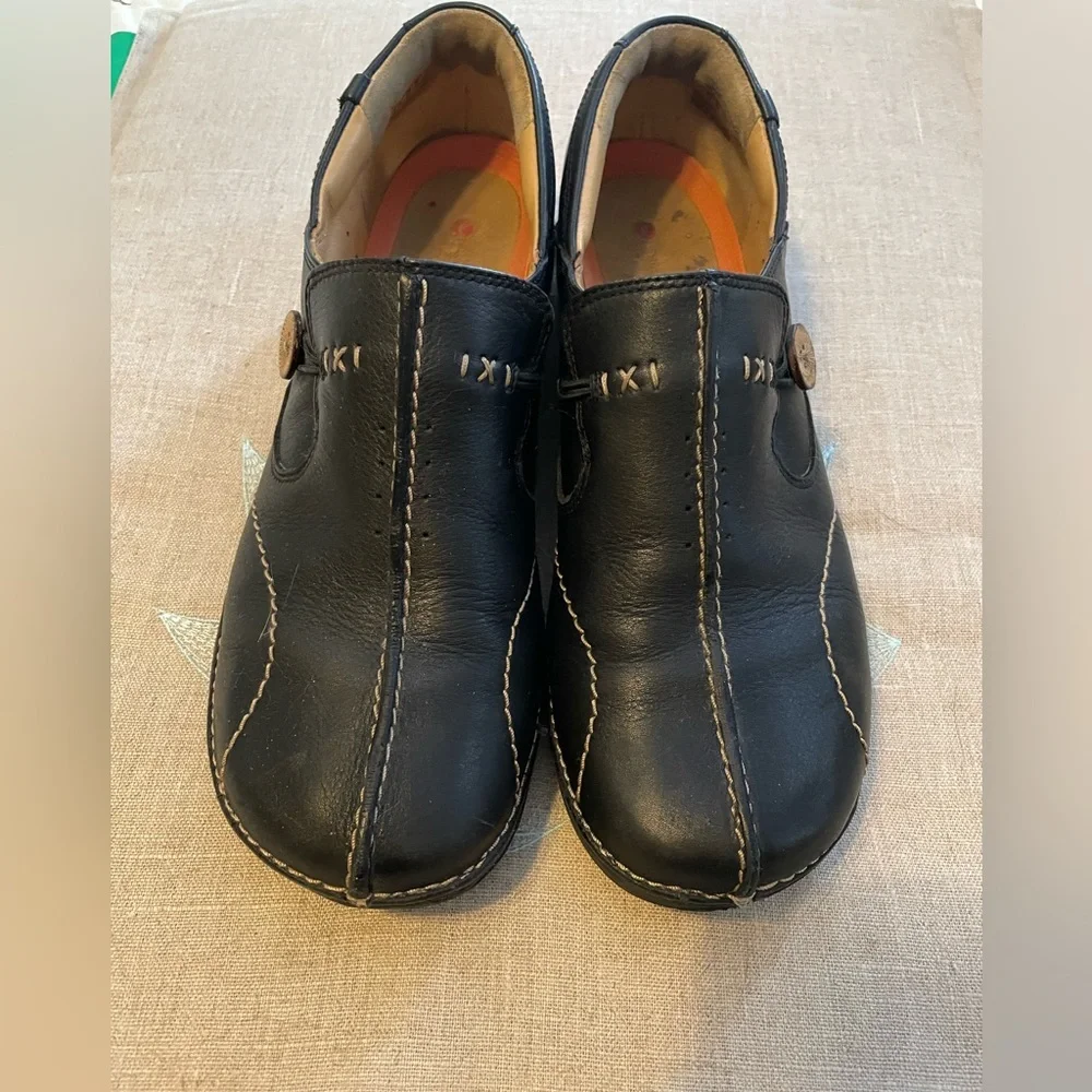 Clark’s Unstructured Un Loop Black Leather Casual Slip-On Shoes - Picture 2 of 11